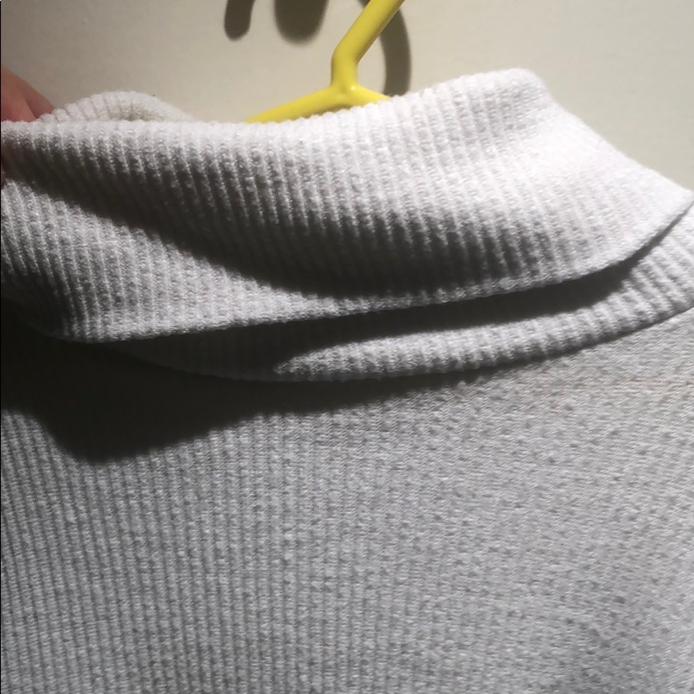 Crop white turtleneck - Picture 2 of 3